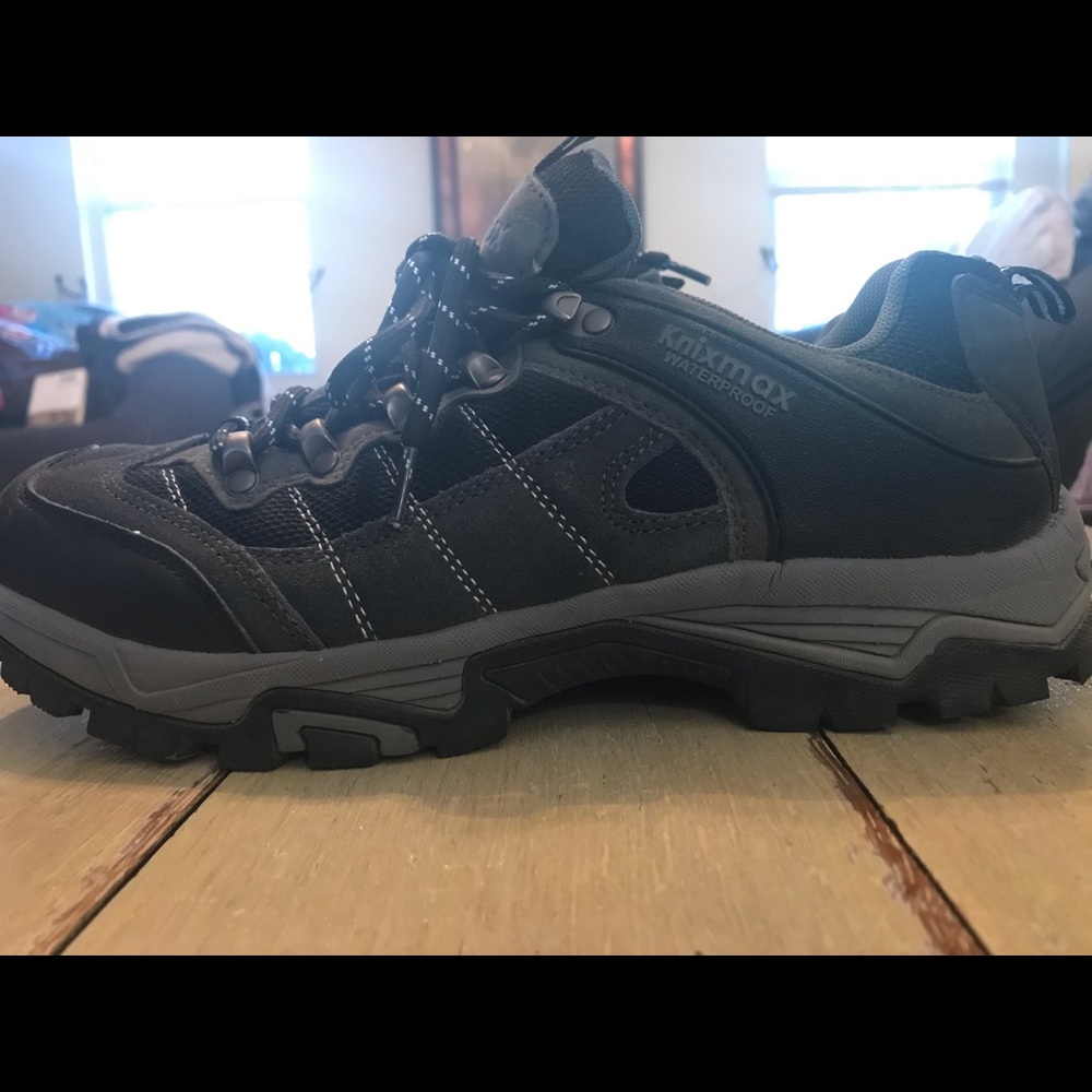 8.5 women’s hiking boots
